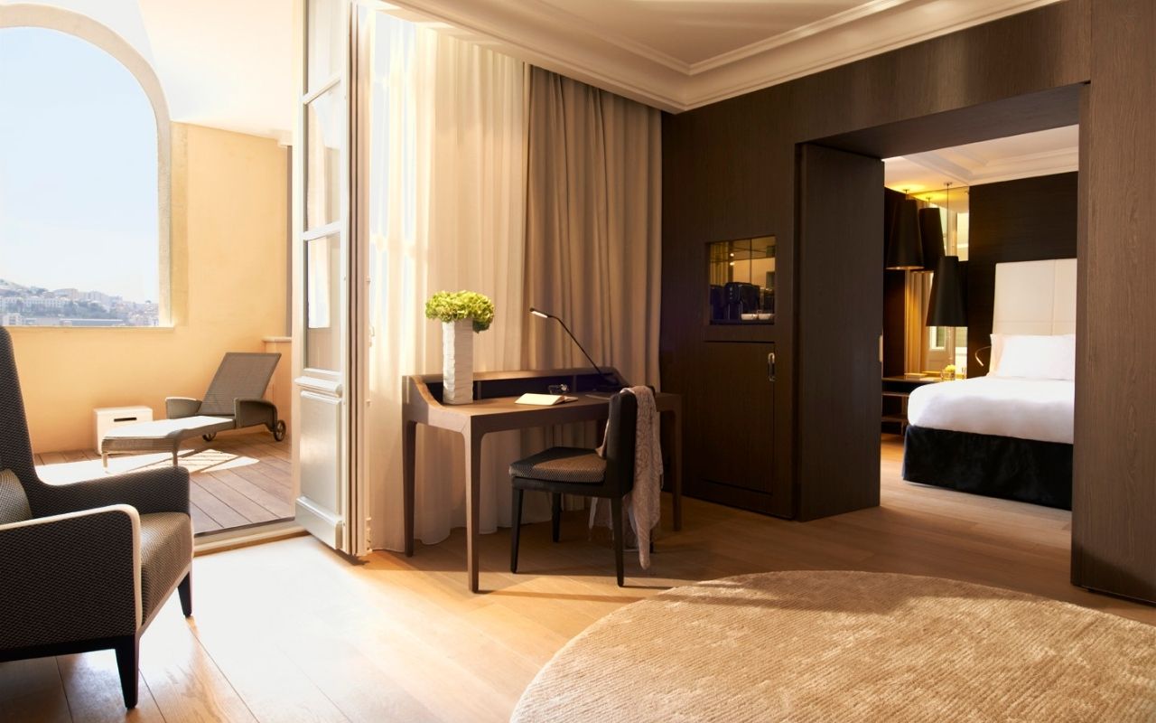 Mediterranean decoration of the rooms of the InterContinental Marseille Hôtel Dieu designed by the French interior design studio jean-philippe nuel