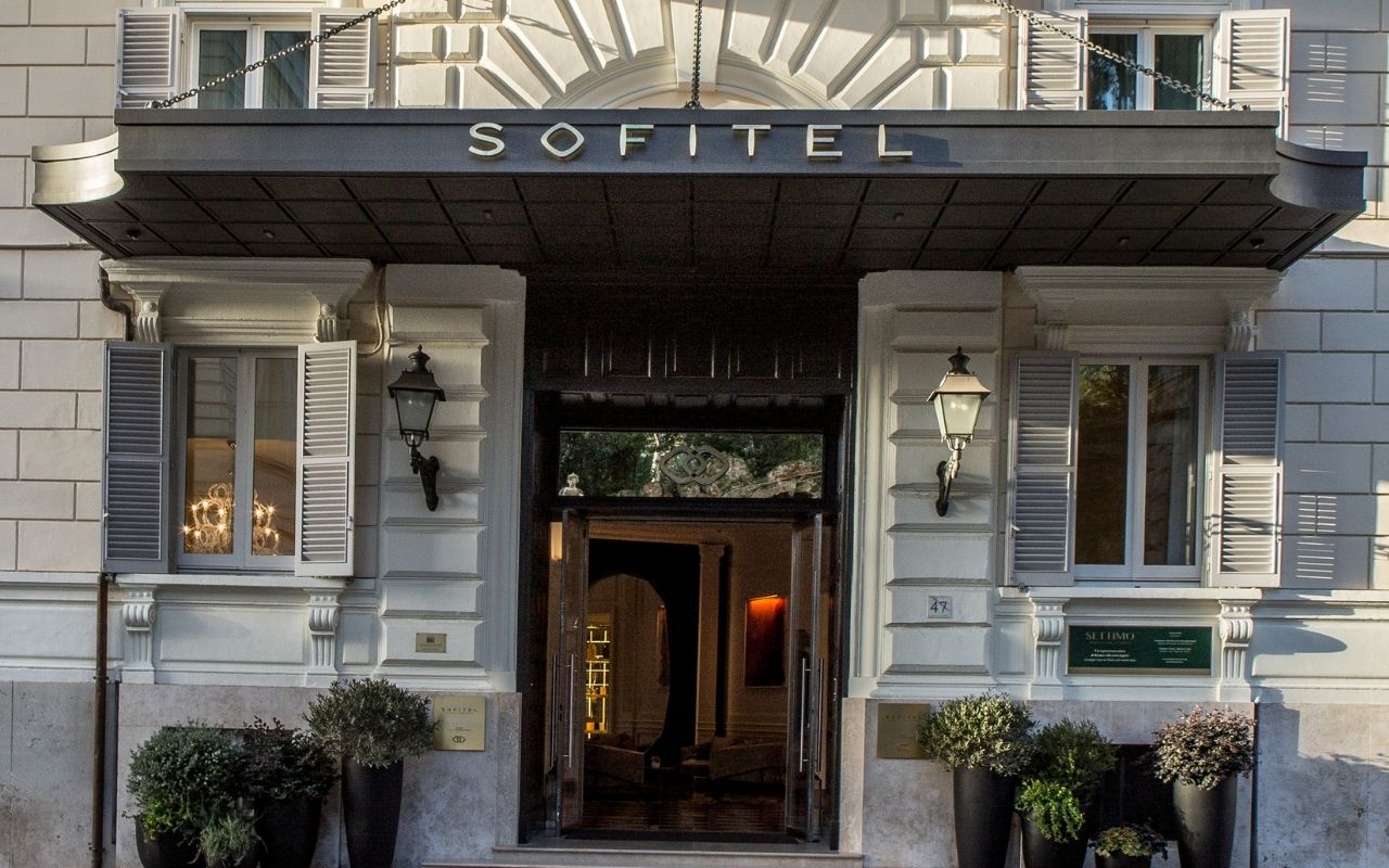 Façade extérieure de l'Hôtel Sofitel Rome Villa Borghese designé par le studio d'architecture d'intérieur français Jean-Philippe Nuel